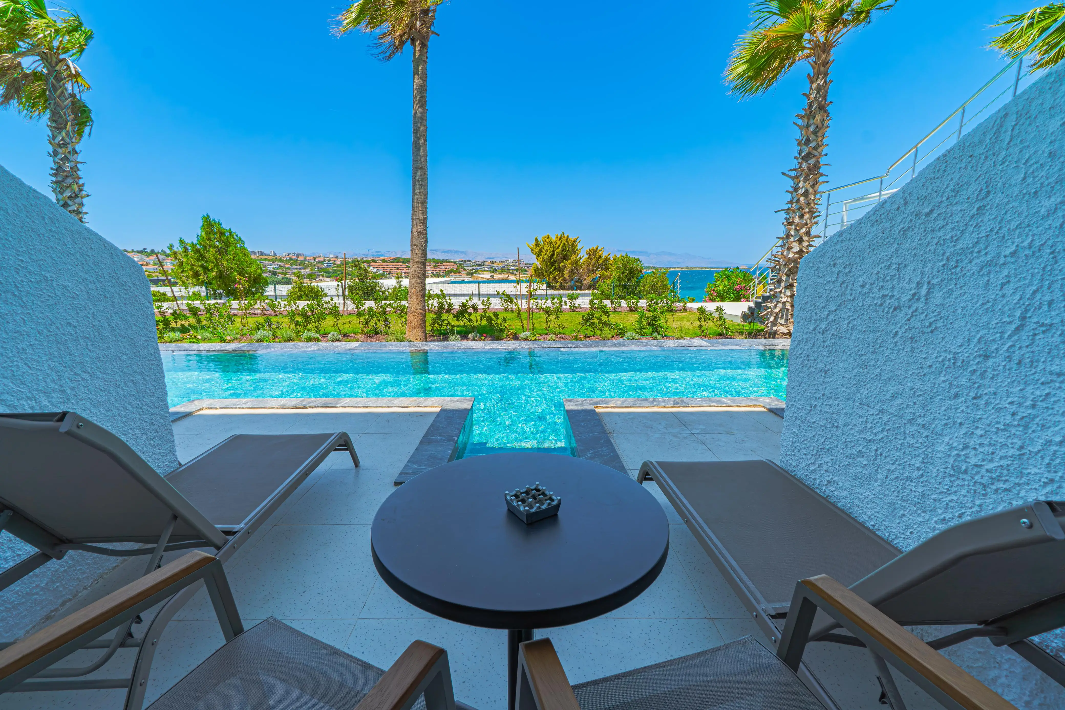 Swim Up — Feniks Priority Hotel